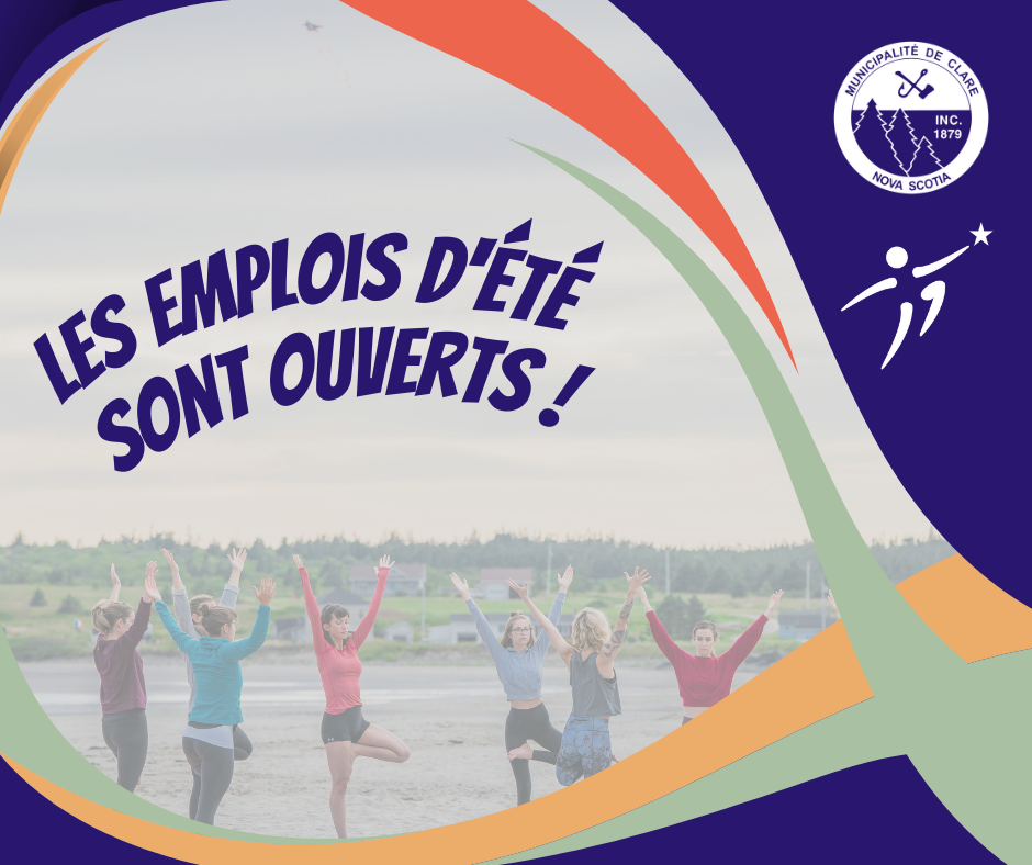 Personnes faisant du yoga sur la plage de Mavillette avec des éléments de design sur la photo et le texte " Emplois d'été maintenant ouverts ". 